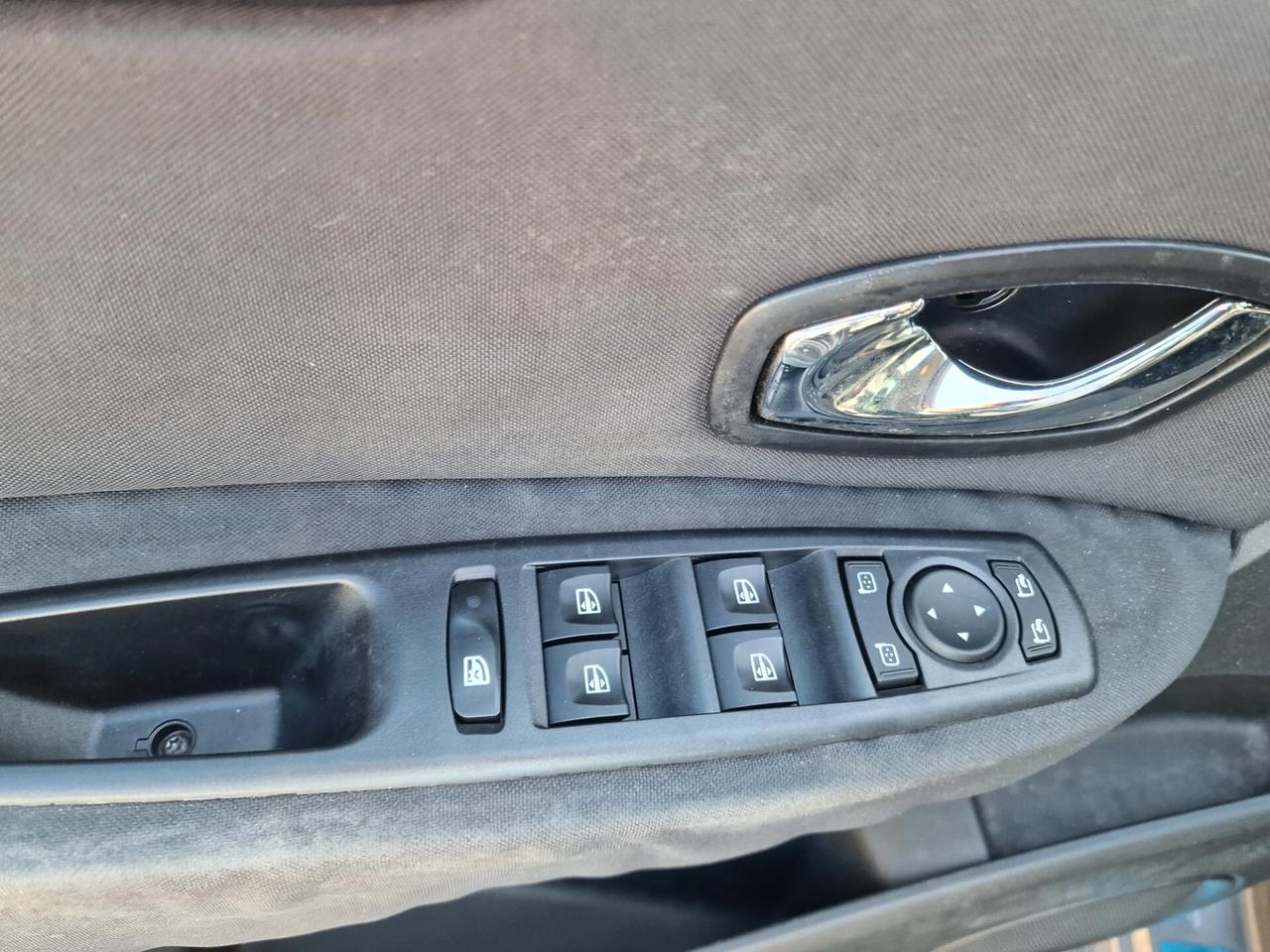Renault Scenic XMod 1.5 dCi 110 7 POSTI