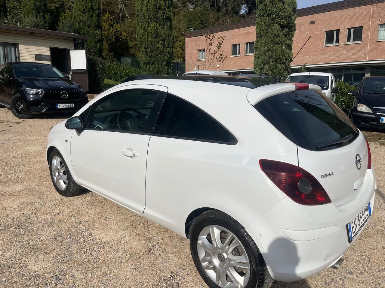 Opel Corsa 1.4 Benzina - Neopatentati