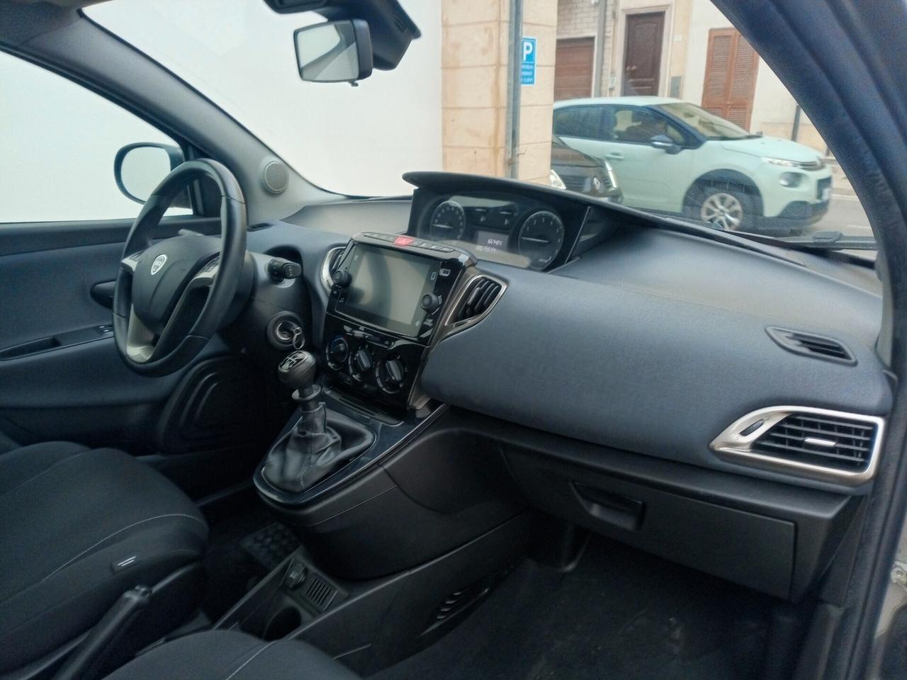 Lancia Ypsilon 1.0 FireFly 5 porte S&S Hybrid Gold