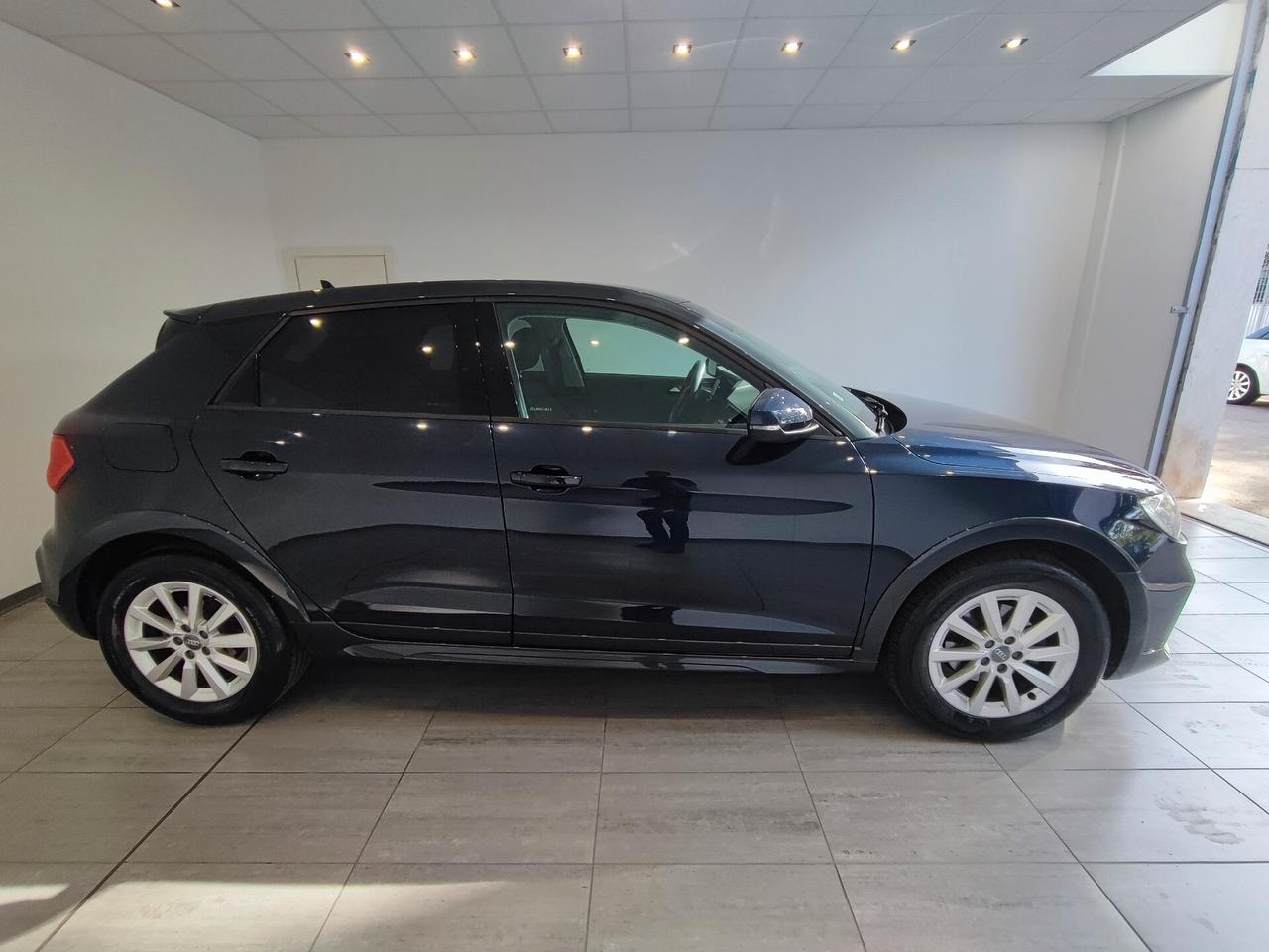 Audi A1 citycarver 30 TFSI Identity Contrast