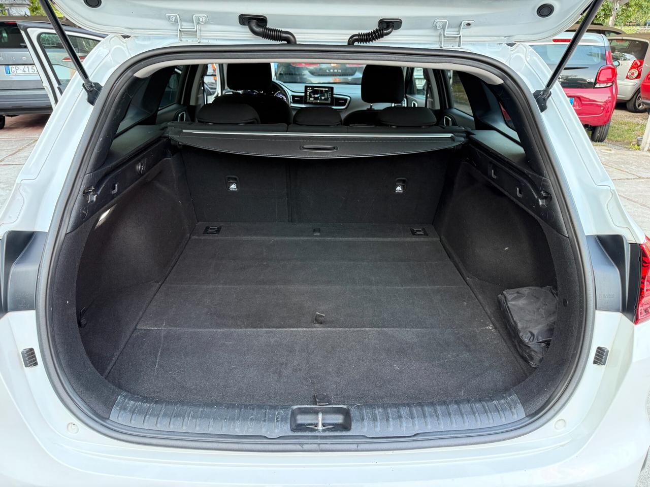 Kia Ceed 1.4 MPi GPL SW Business Class
