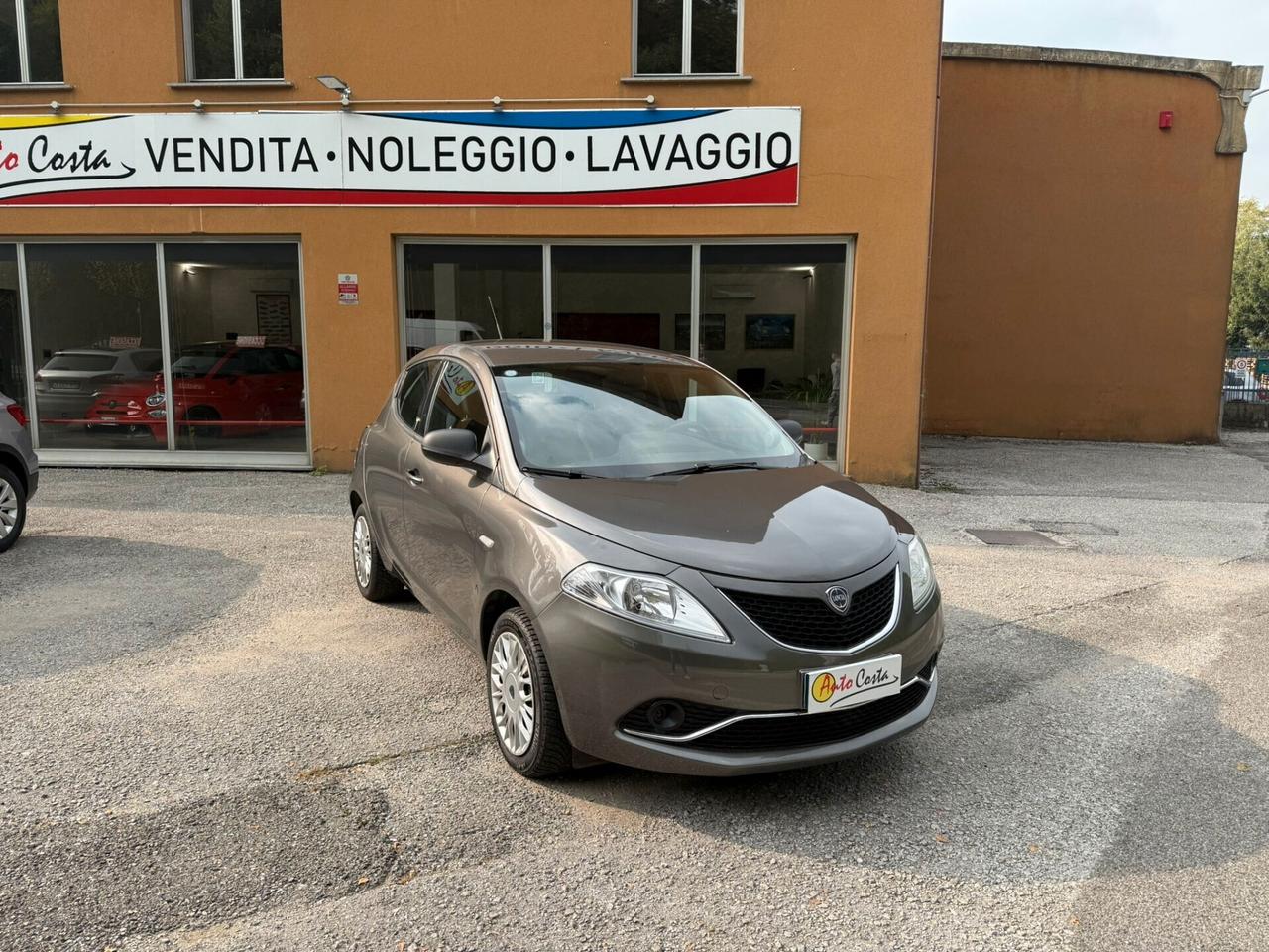 Lancia Ypsilon 1.2 69 CV 5 porte Gold NEOPATENTATI