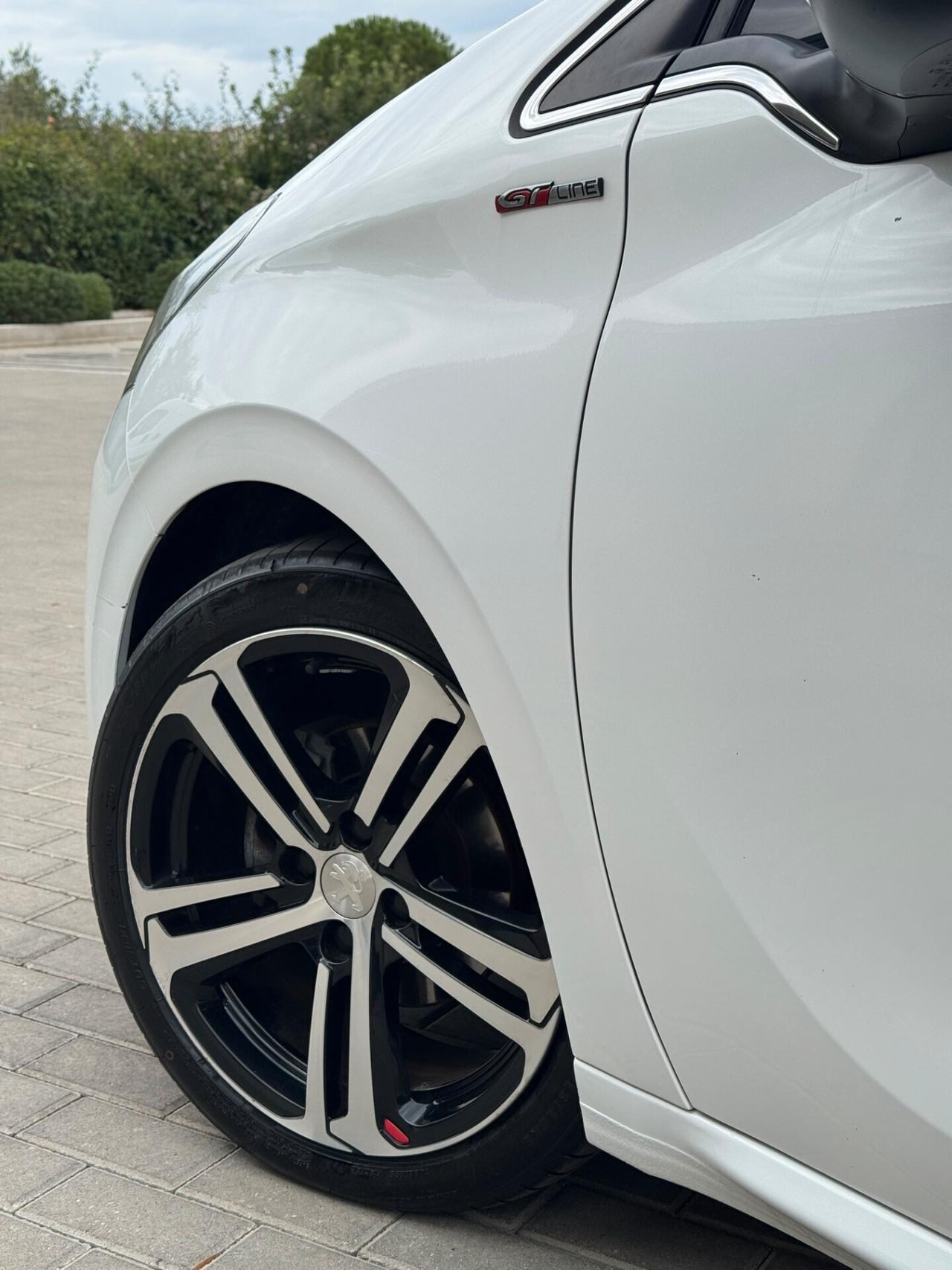 Peugeot 208 PureTech Turbo 110 cv EAT6 S&S 5 porte GT Line