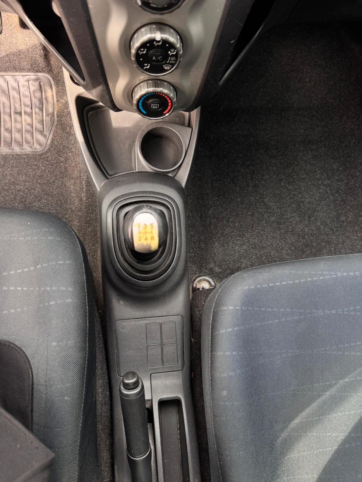 Toyota Yaris 1.0 5 porte Sol