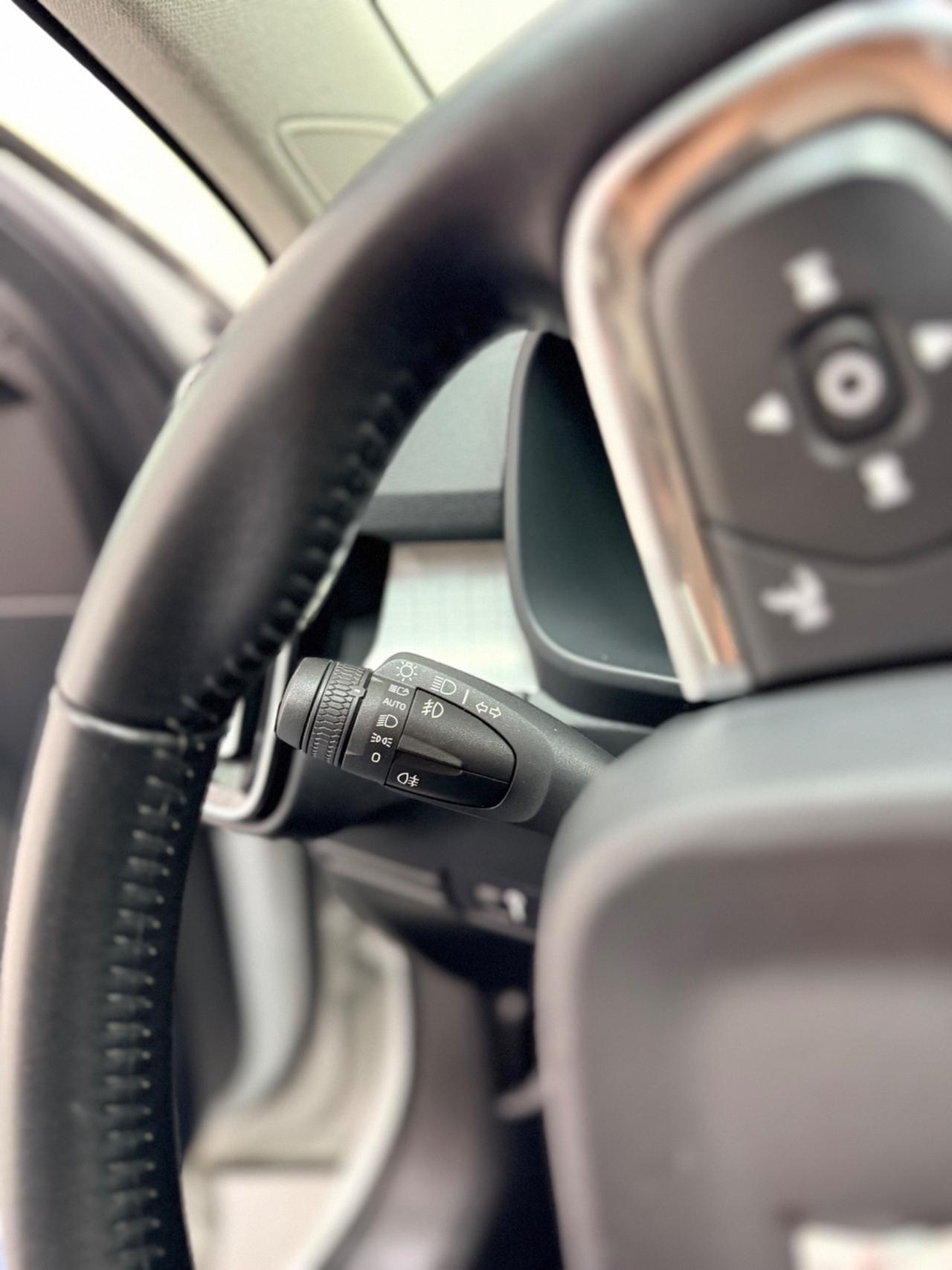 Volvo XC40 D4 2.0 190 CV AWD Geartronic Momentum 03/2018 EURO 6B