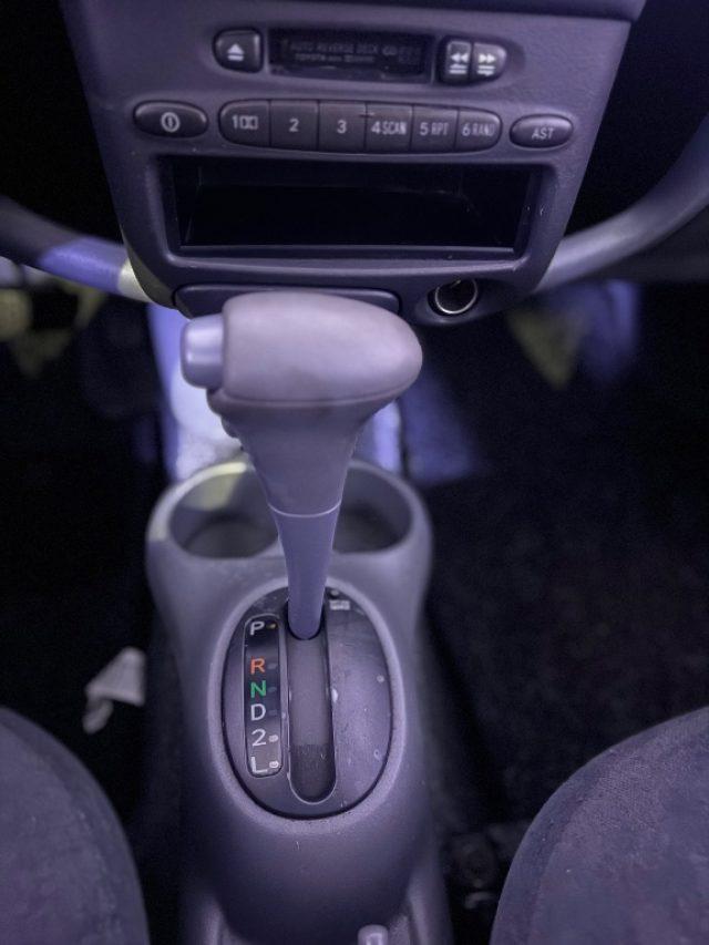 TOYOTA Yaris 1.3i 16V cat 3 porte aut. Sol