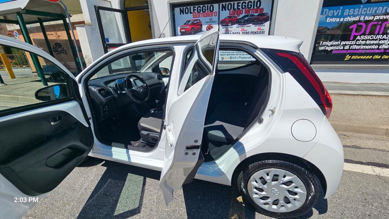 Toyota Aygo Connect 1.0 72 CV 5 porte x-play