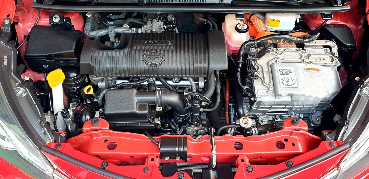 TOYOTA YARIS 1.5 BENZINA/IBRIDA KM 69 MILA CON GARANZIA TOYOTA