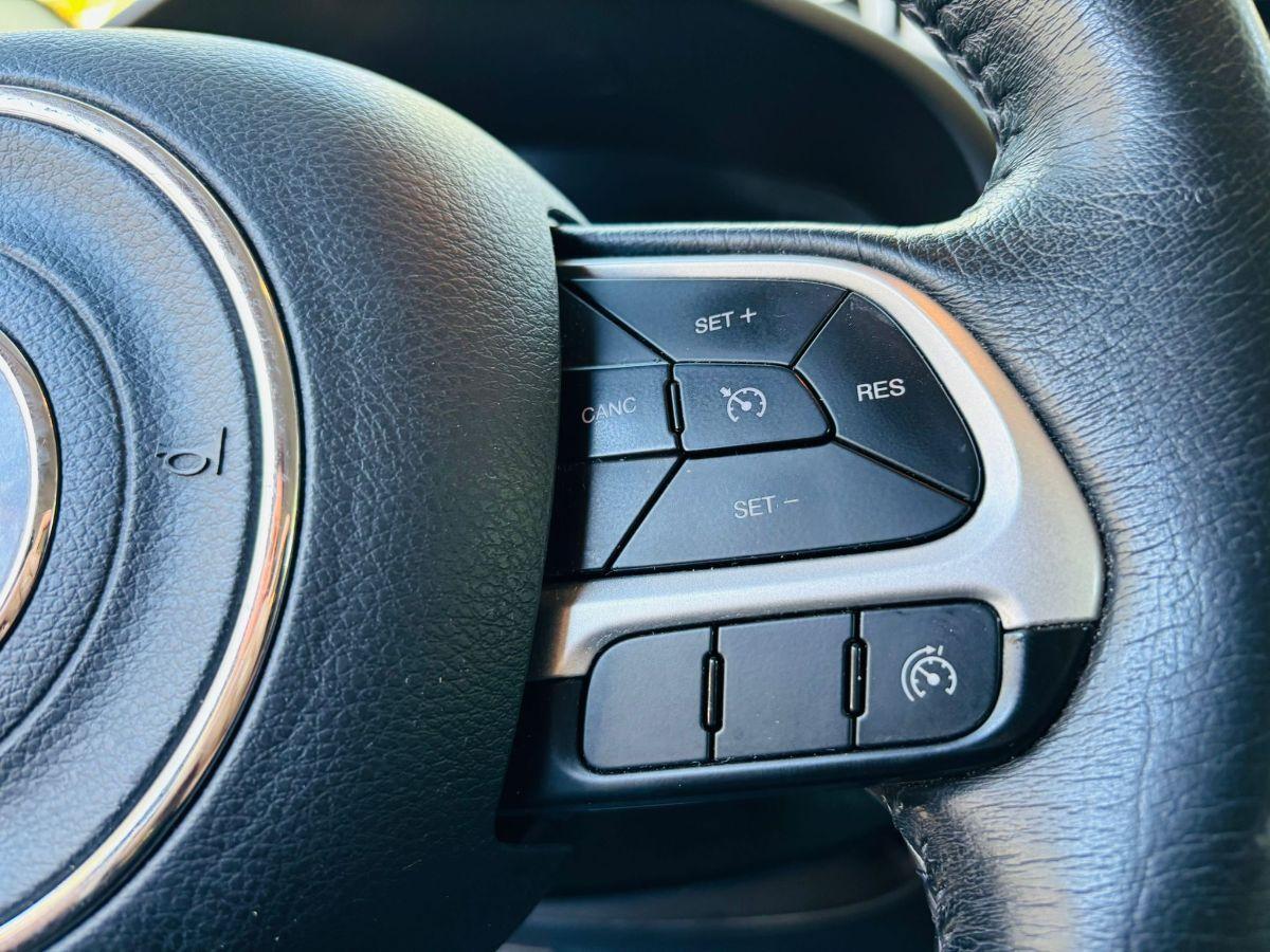 Jeep Renegade 1.6 M.Jet 120cv Dawn of Justice Total Black