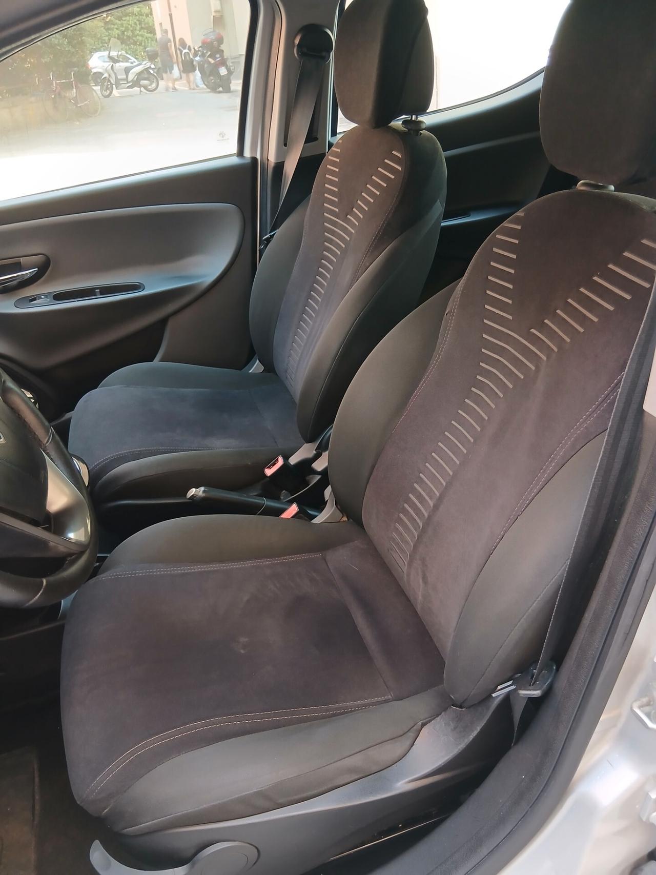 Lancia Ypsilon 1.2 69 CV 5 porte S&S Platinum