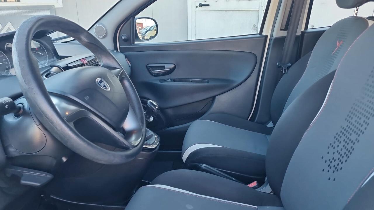 Lancia Ypsilon 1.2 69 CV 5 porte Gold