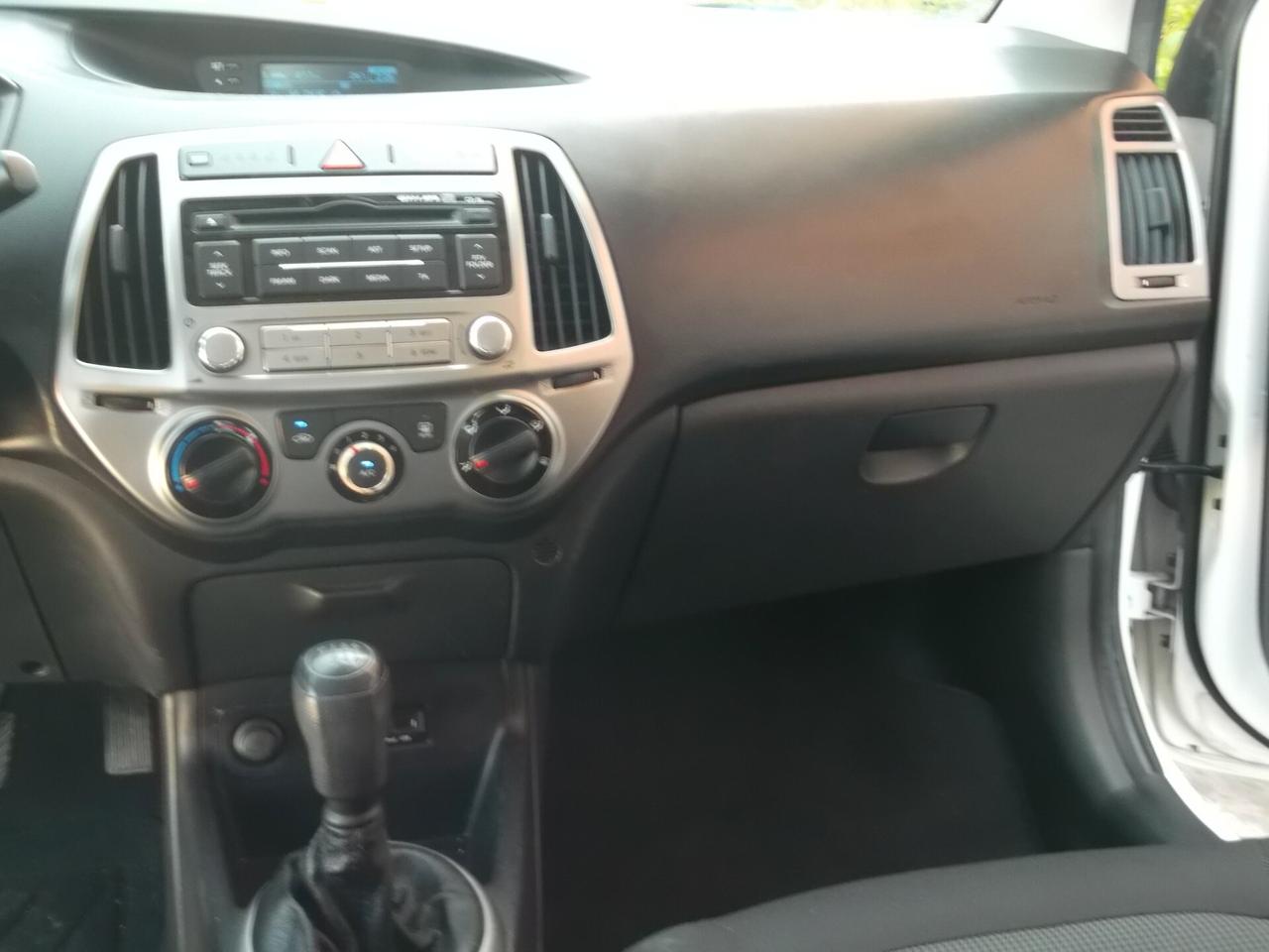 Hyundai i20 1.1 CRDi 5p. Neopatentati 2014