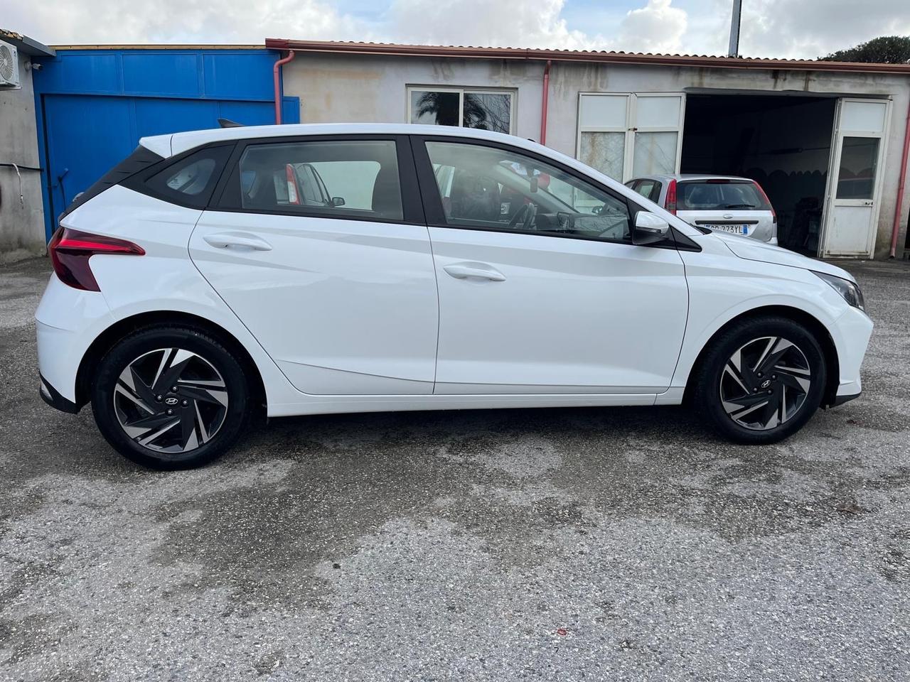 Hyundai i20-1.2 benz-full-2023