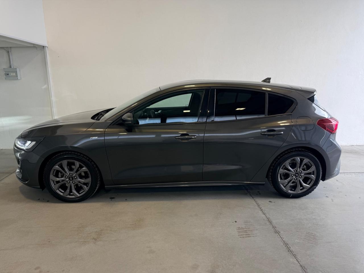 Ford Focus 1.5 D 5p. ST-Line 2022 Autocarro N1