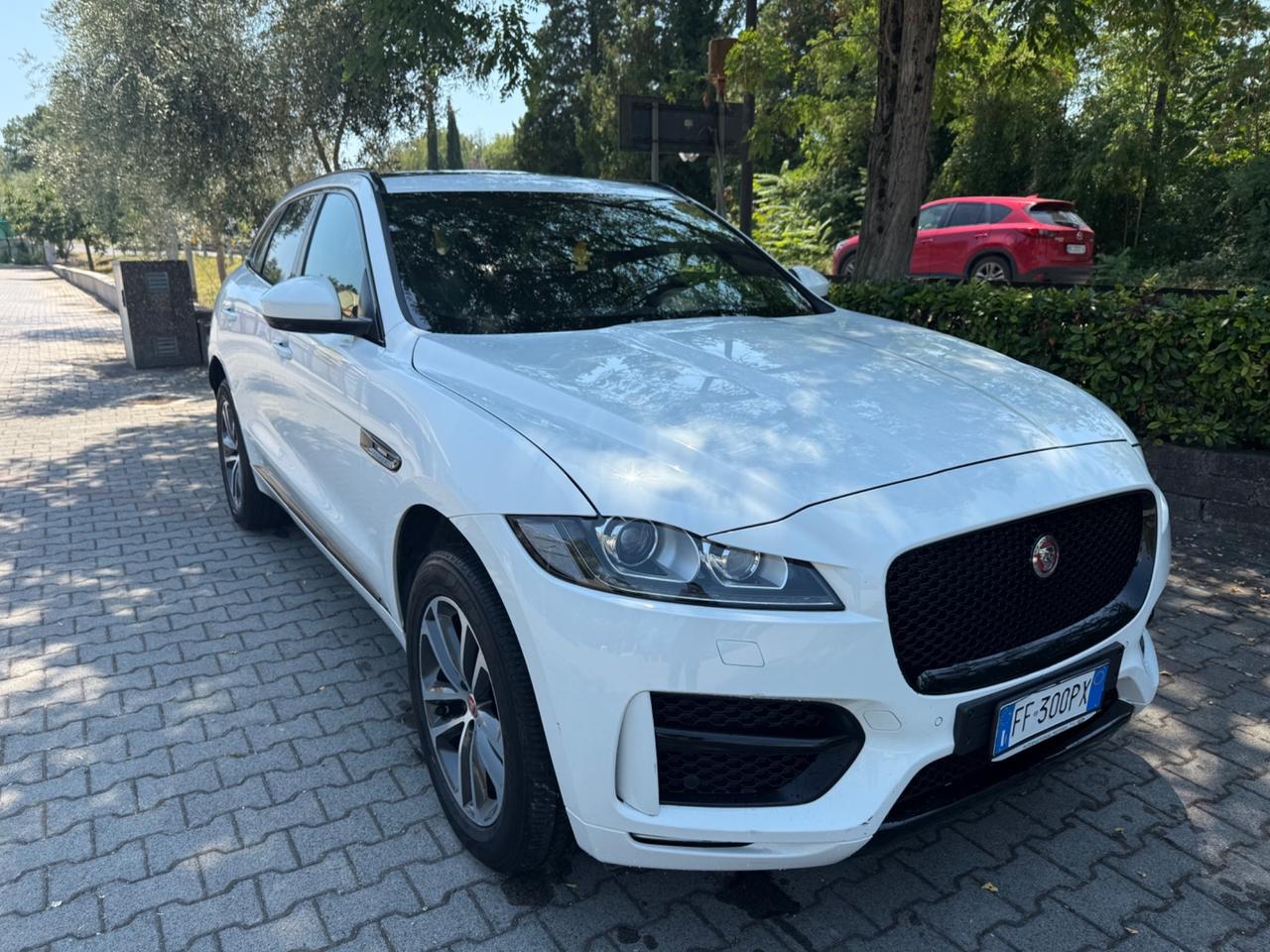 Jaguar F-Pace 2.0 D 180 CV AWD Portfolio R-Sport