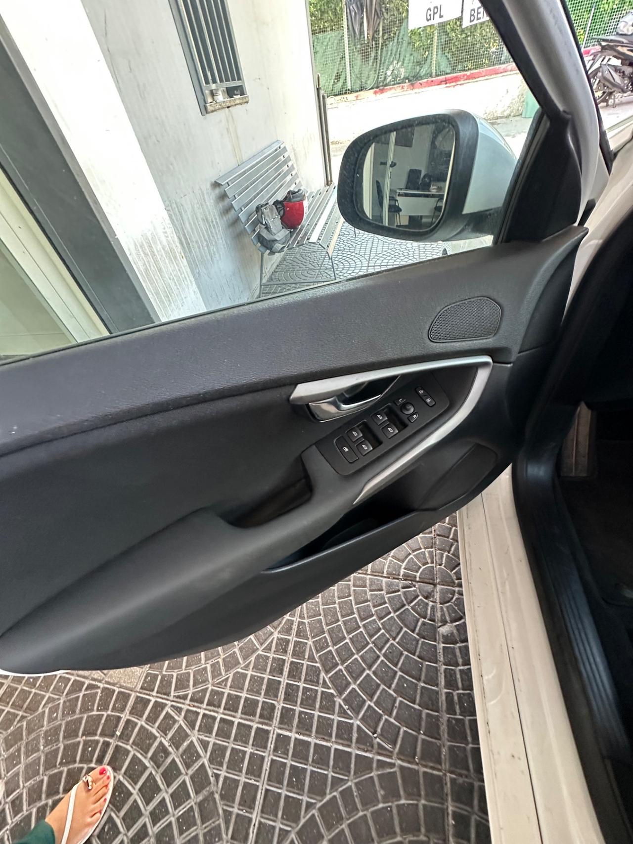 Volvo V40 D2 R-design Momentum