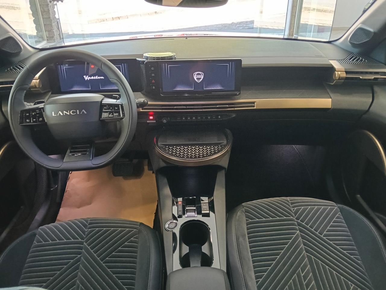Lancia Ypsilon Hybrid e-DCT LX