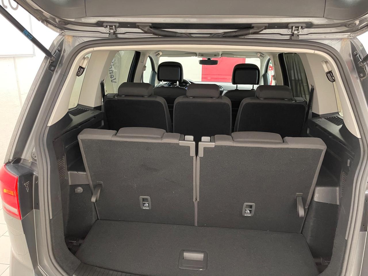 Volkswagen Touran Volkswagen Touran Business 2.0 TDI 7p dsg-Ok Neopatentat-LEGGI SOTTO