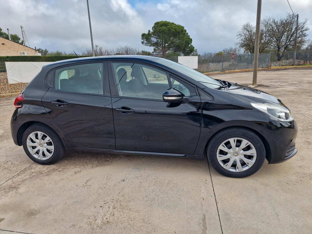 Peugeot 208 BlueHDi 75 5 porte
