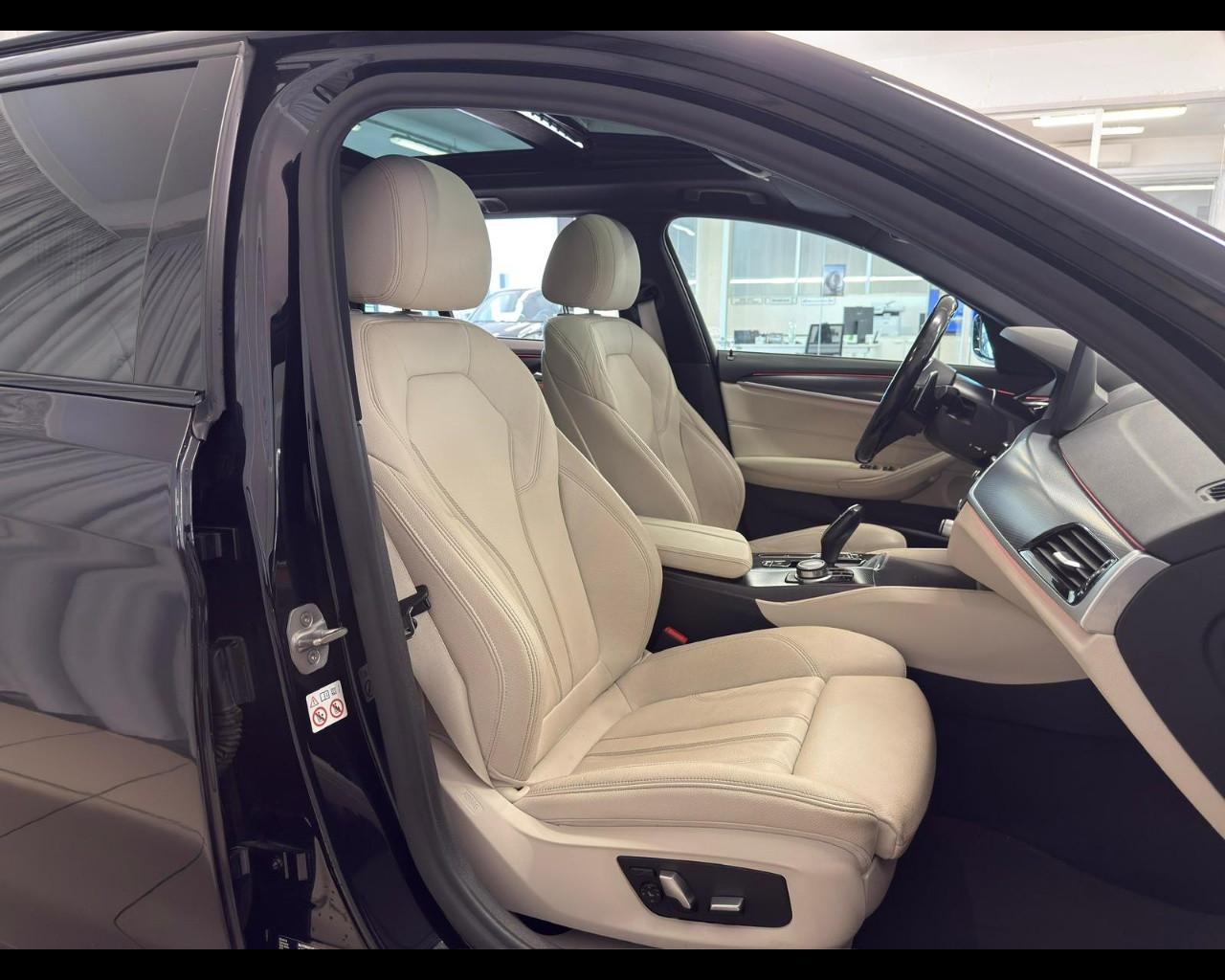 BMW Serie 5(G30/31/F90) - 520d 48V xDrive Touring Msport