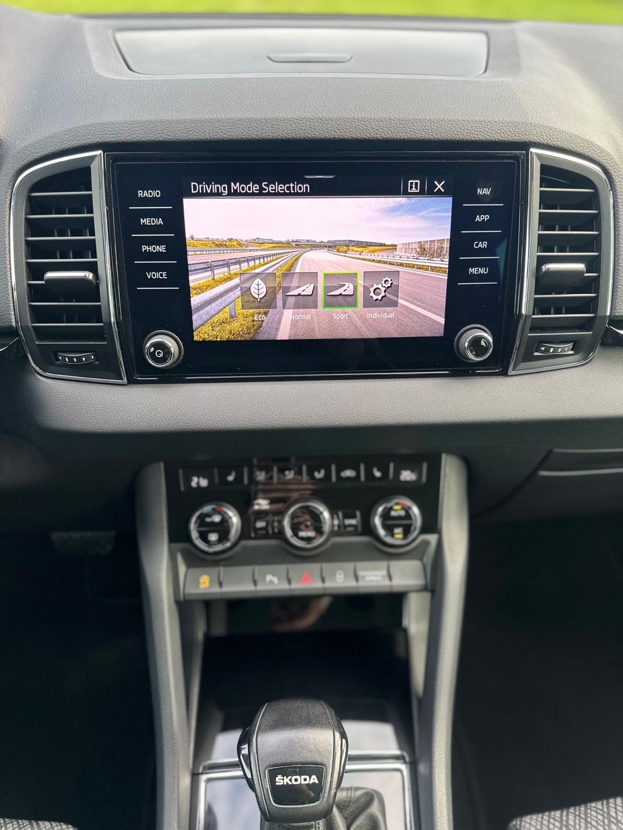 Skoda Karoq 2.0 TDI EVO SCR 115 CV DSG SportLine UNICO PROPIETARIO , NEOPATENTATI