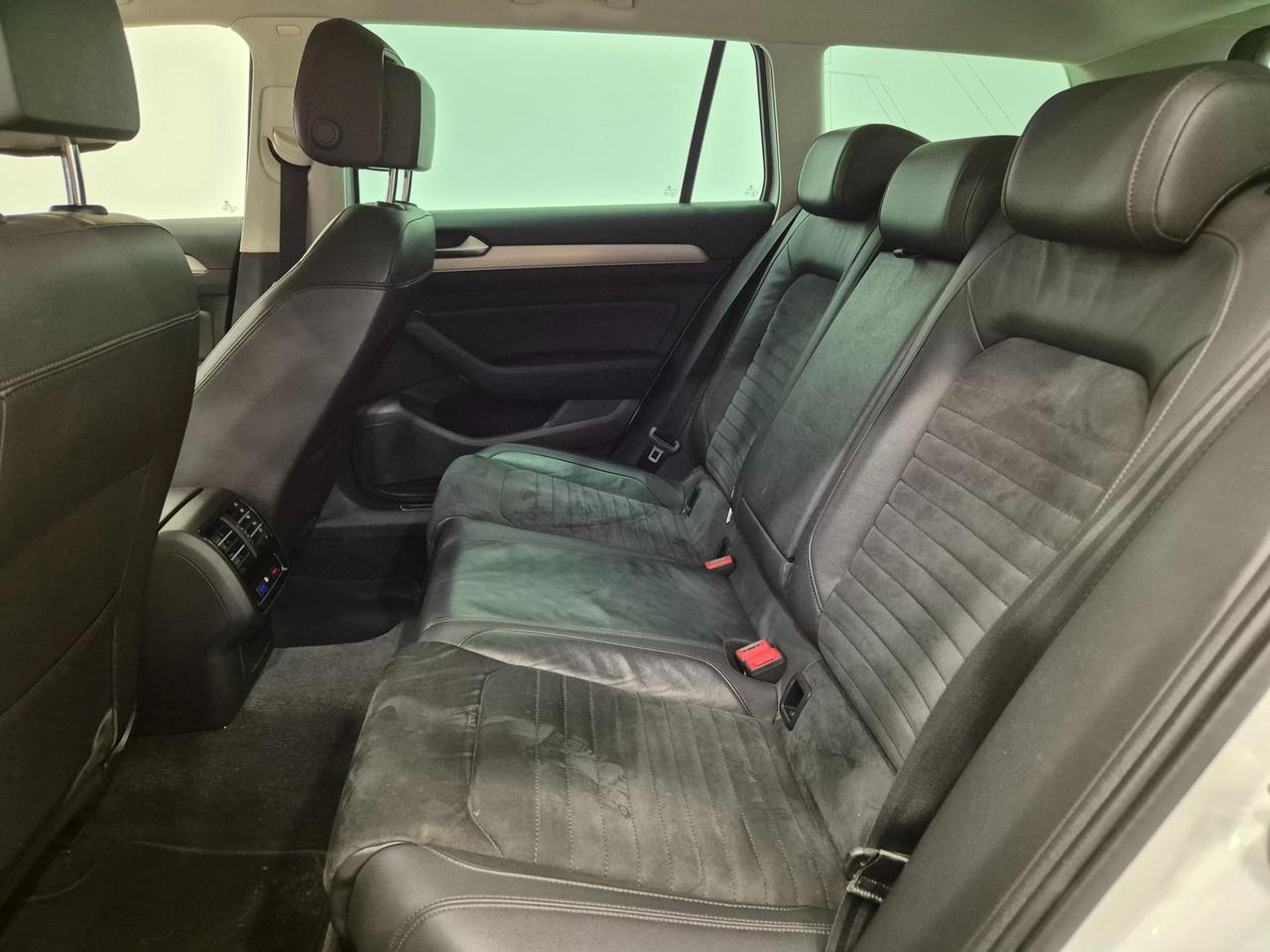 Volkswagen Passat Variant 2.0 tdi Highline 150cv dsg - ACC/Lim - Carplay - Sens. Park.