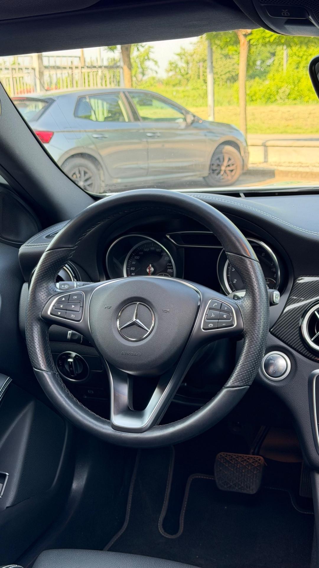 Mercedes-benz GLA 200 Premium night edition