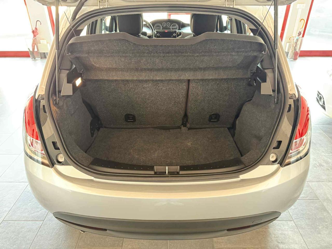 Lancia Ypsilon 1.2 69CV 5 porte Platinum NEOPATENTATI