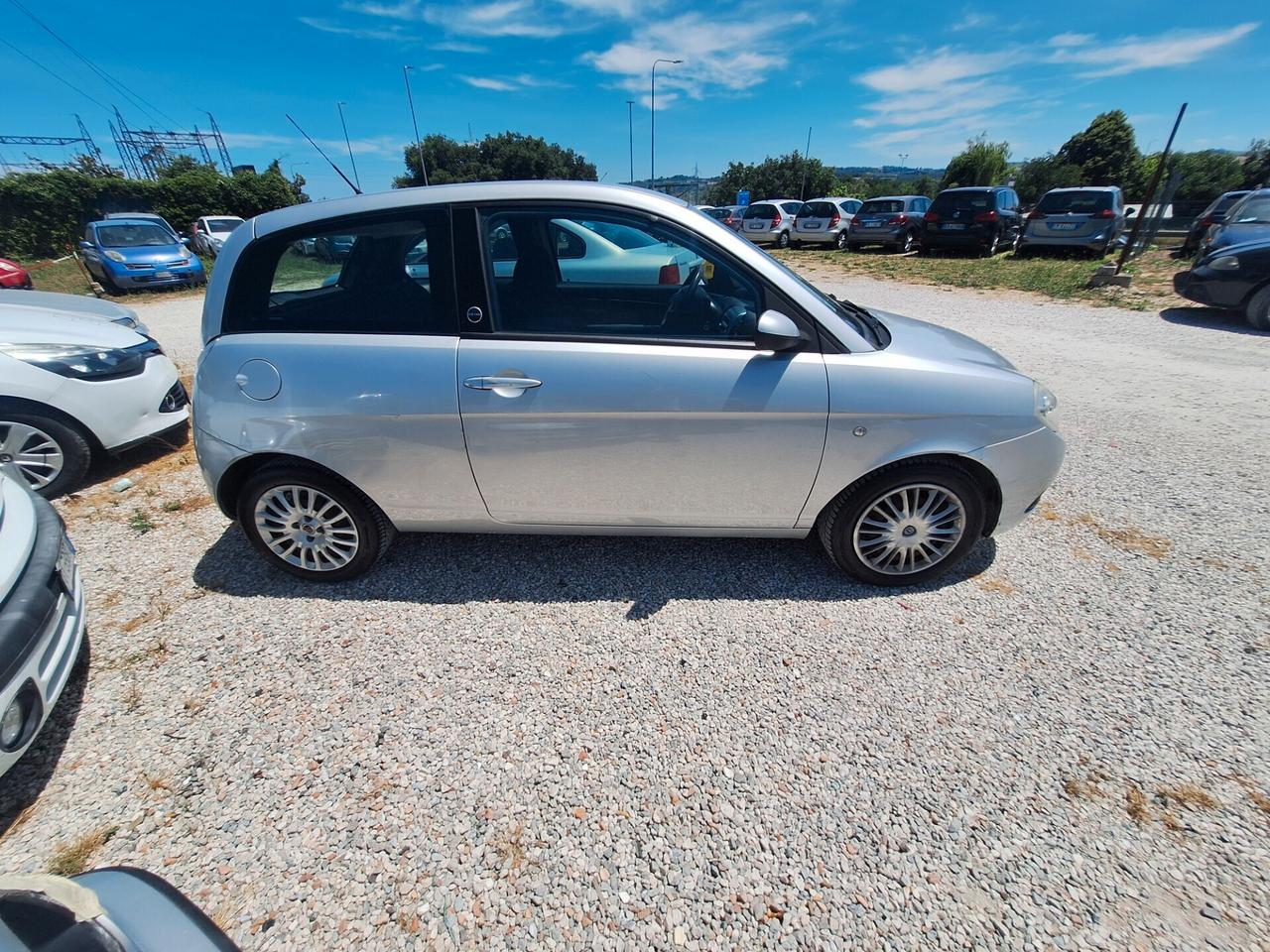 LANCIA YPSILON 2010 GPL 77CV NEOPATENTATI PIENO 24€ 400KM