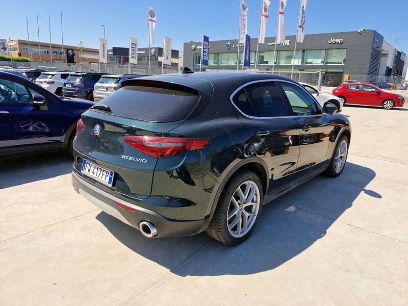 Alfa Romeo Stelvio 2017 2.2 t Business Q4 210cv auto my19