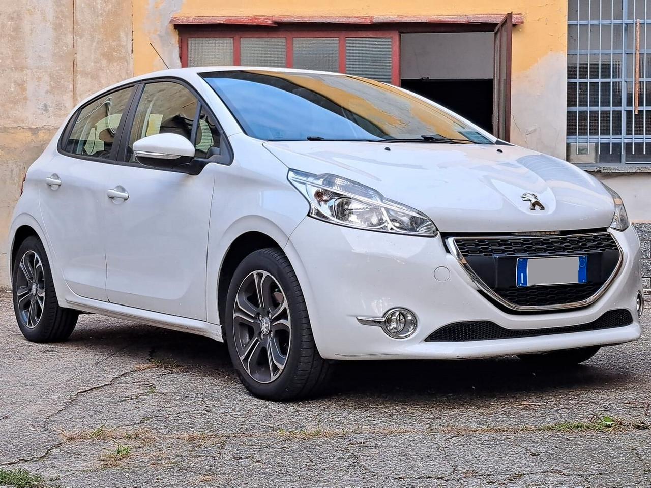 Peugeot 208 PureTech 82 5 porte Allure LEGGERE DESCRIZIONE