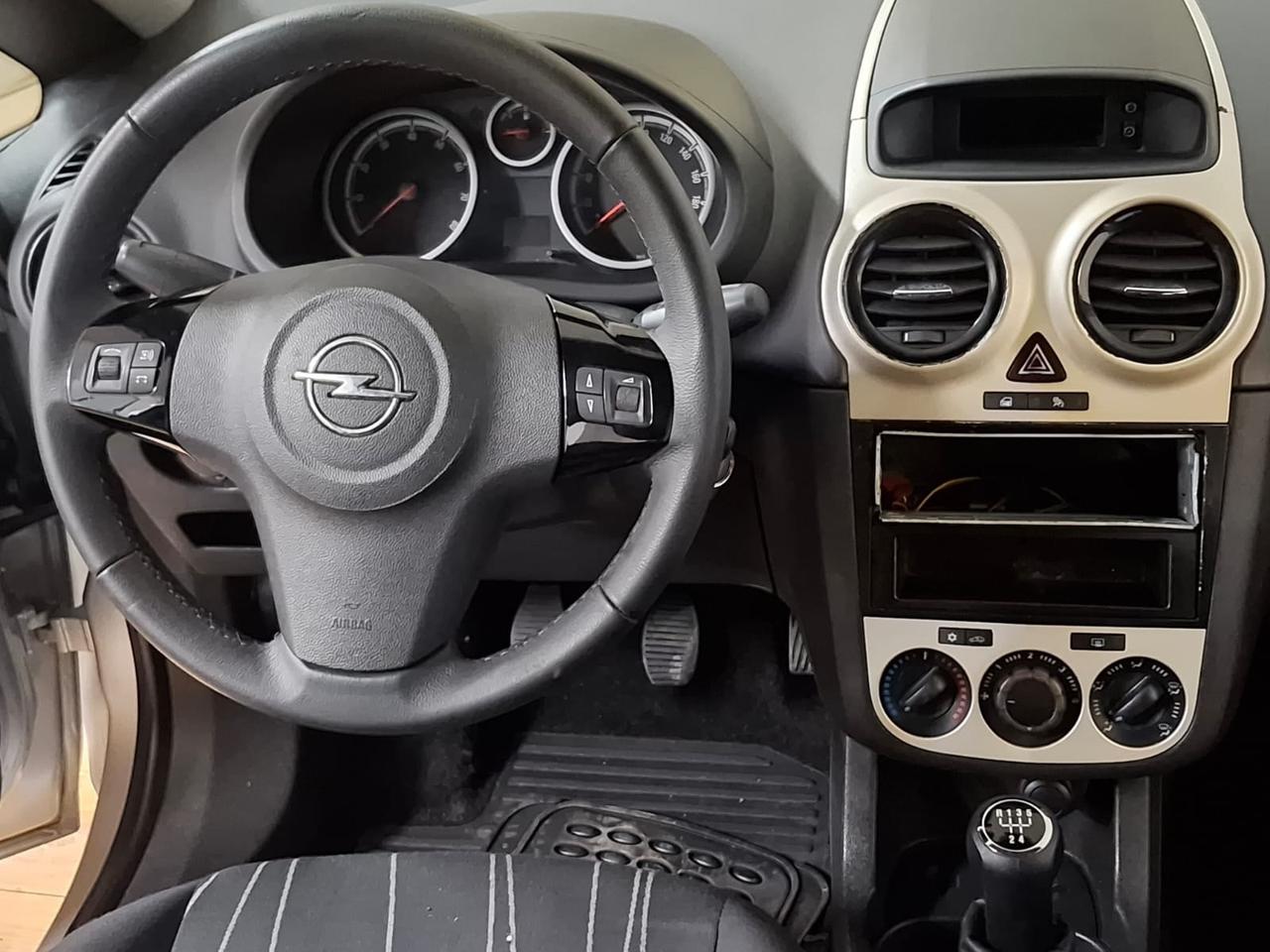 Opel Corsa 1.2 5 porte Cosmo