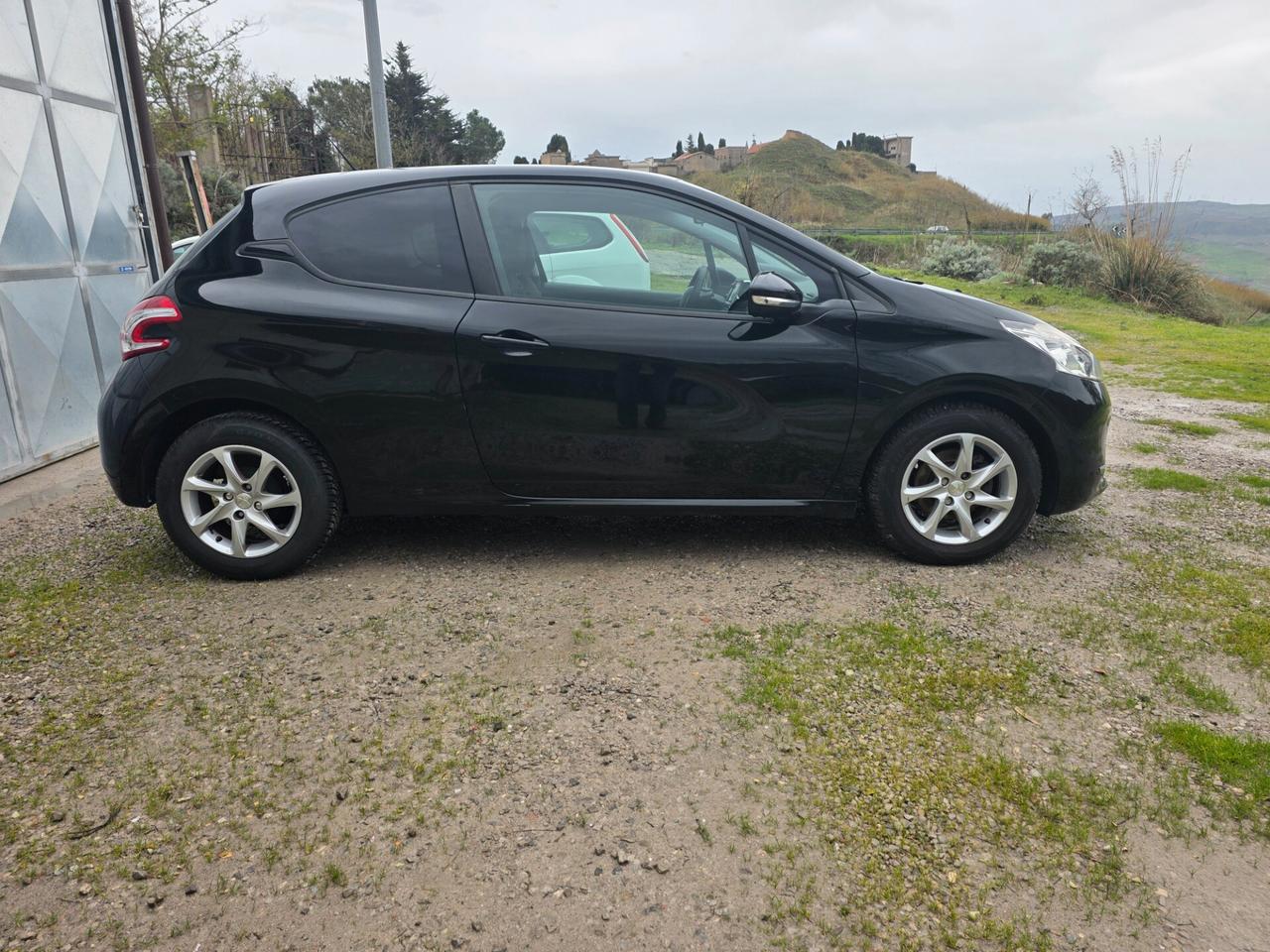 Peugeot 208 1.4 HDi 68 CV 3 porte Allure