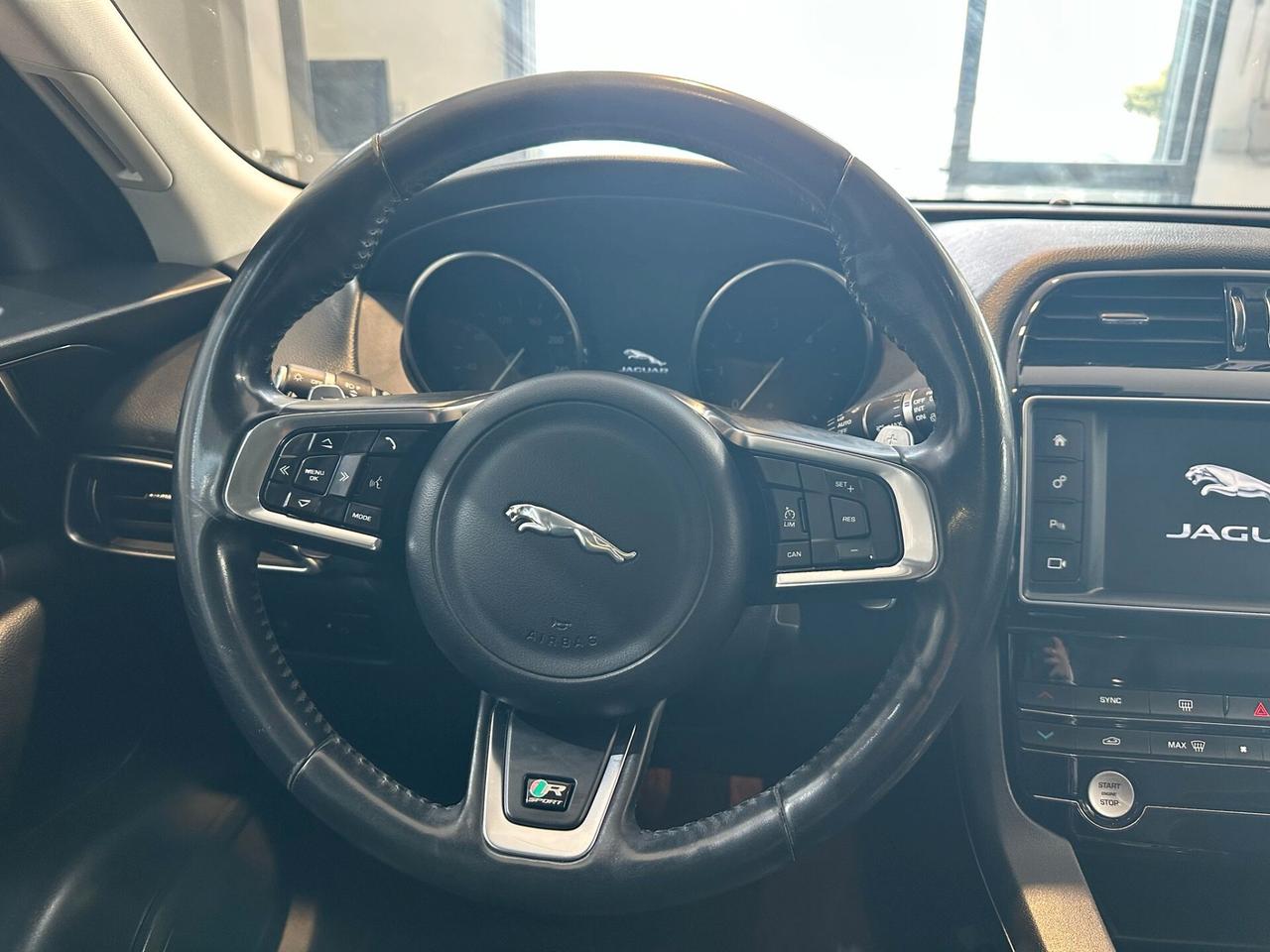 Jaguar F-Pace 2.0 D 180 CV AWD R-Sport