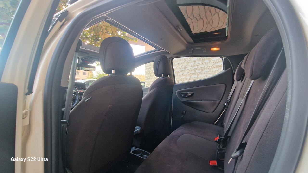 Lancia Ypsilon 1.2 69 CV 5 porte Platinum