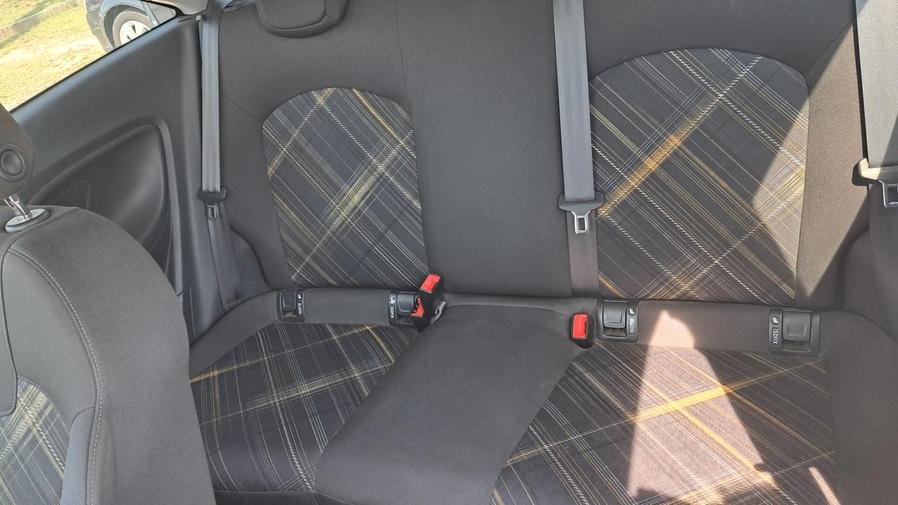 Opel Corsa 1.4 90CV GPL Tech Coupé b-Color