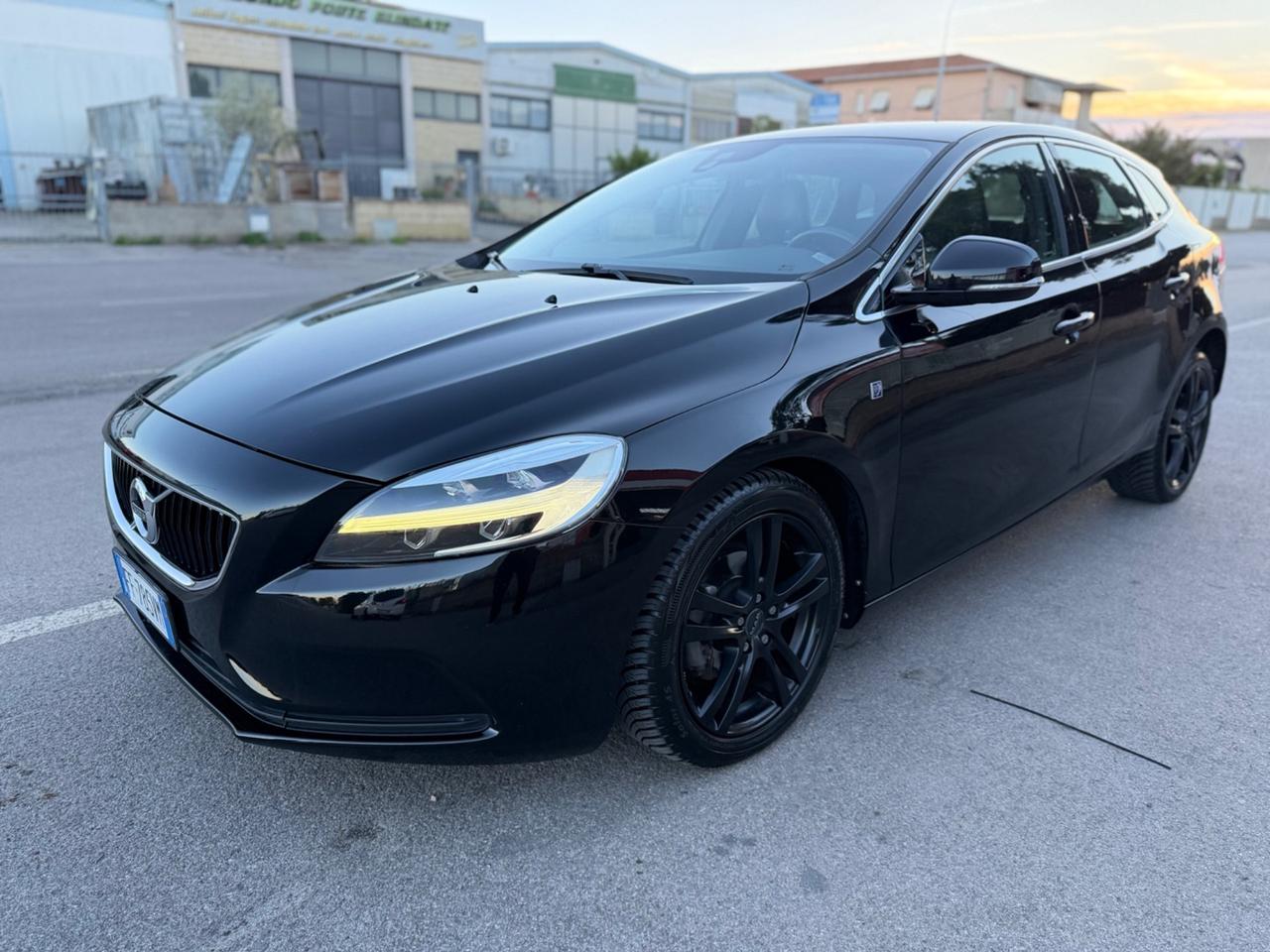 Volvo V40 D2 R-design Momentum