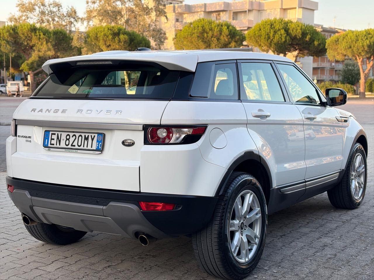 Land Rover Range Evoque 2.0 Si4 5p. Prestige