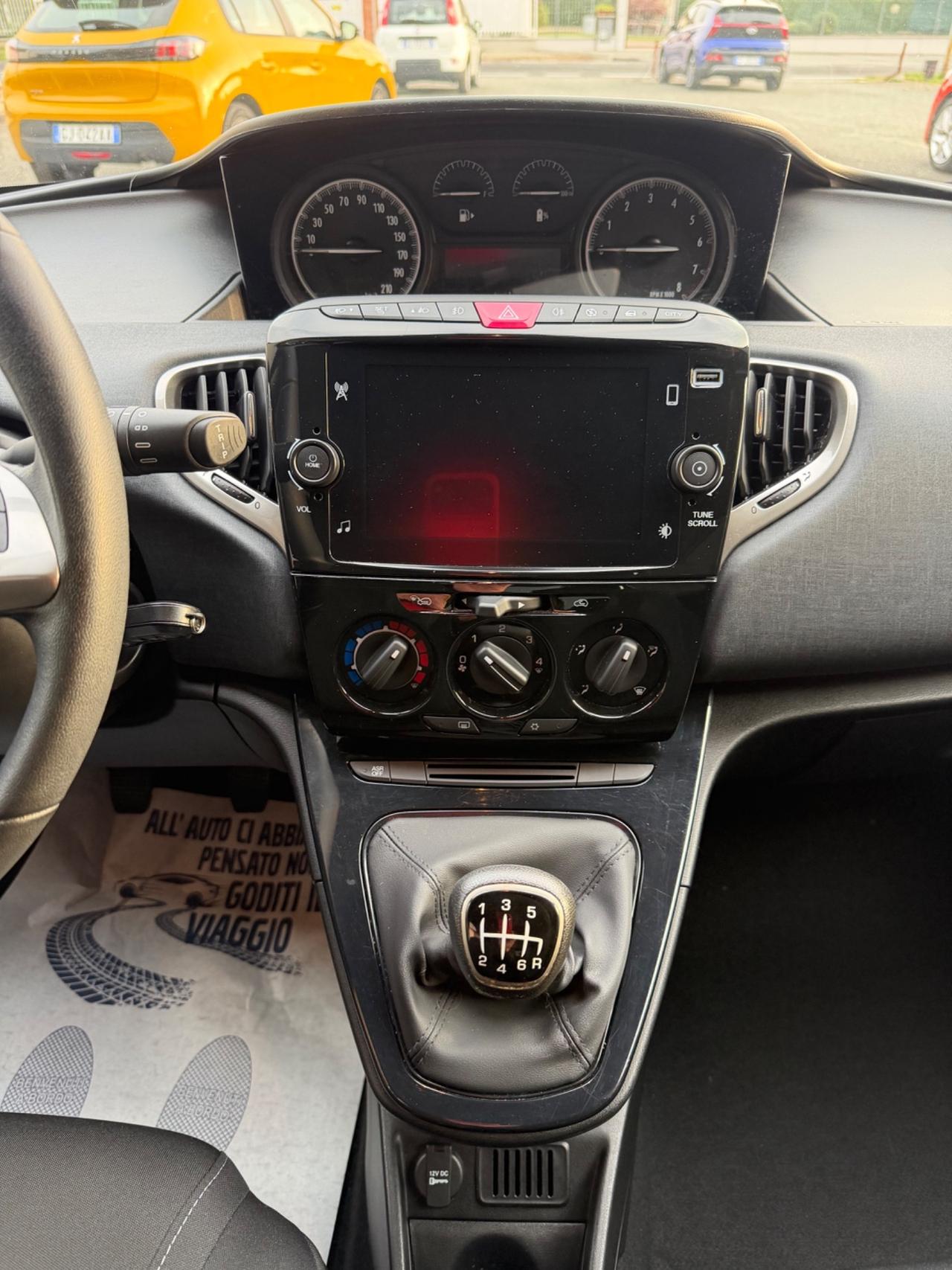 Lancia Ypsilon 1.0 5 porte Hybrid Gold