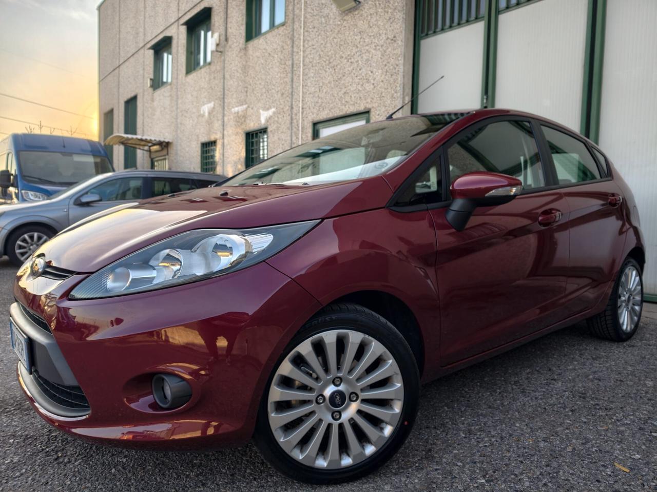 Ford Fiesta 1.2 BENZINA 5 PORTE NEOPATENTATI PARI AL NUOVO