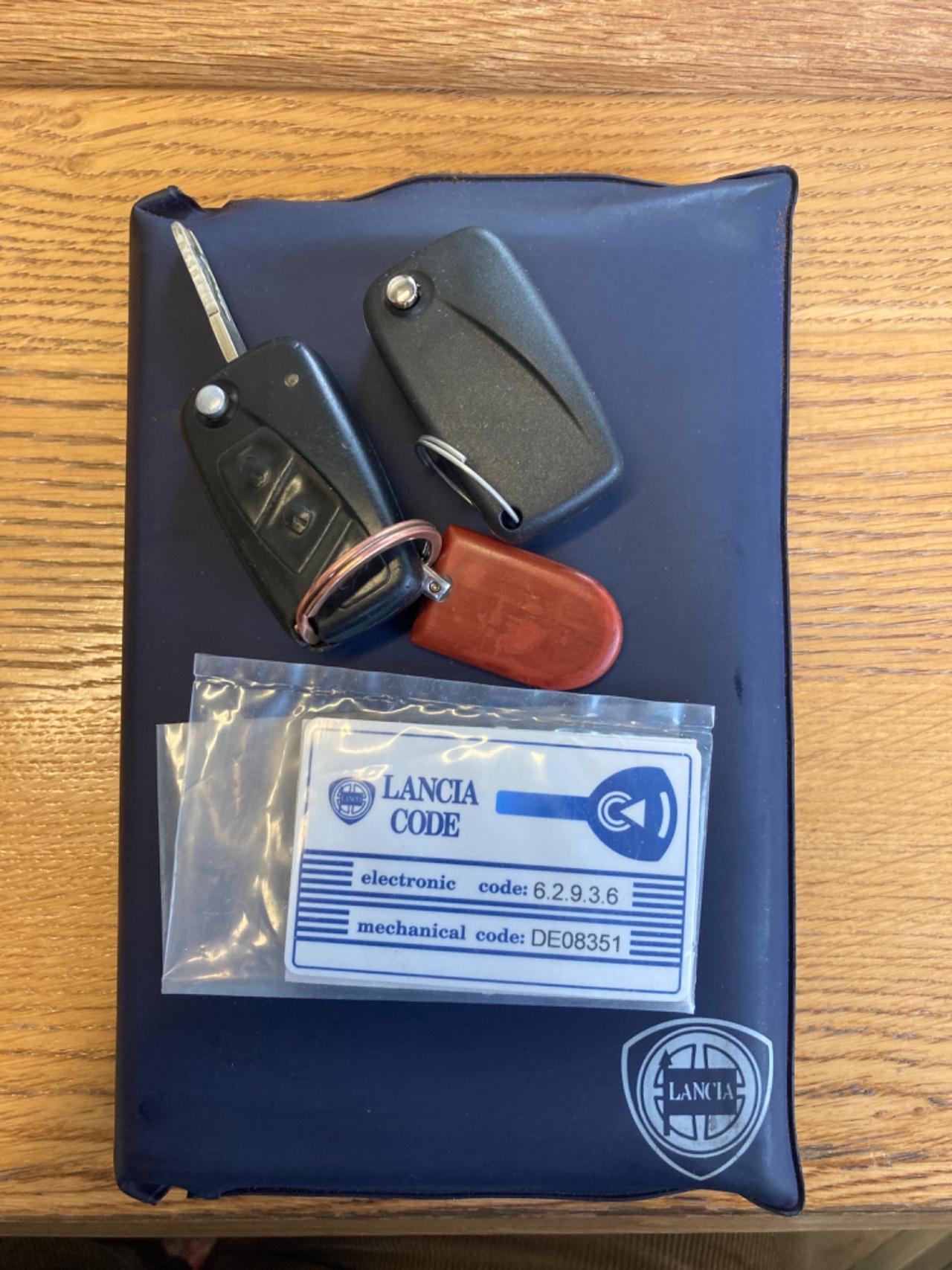 LANCIA YPSILON MULTIJET (CAMBIO AUTOMATICO)