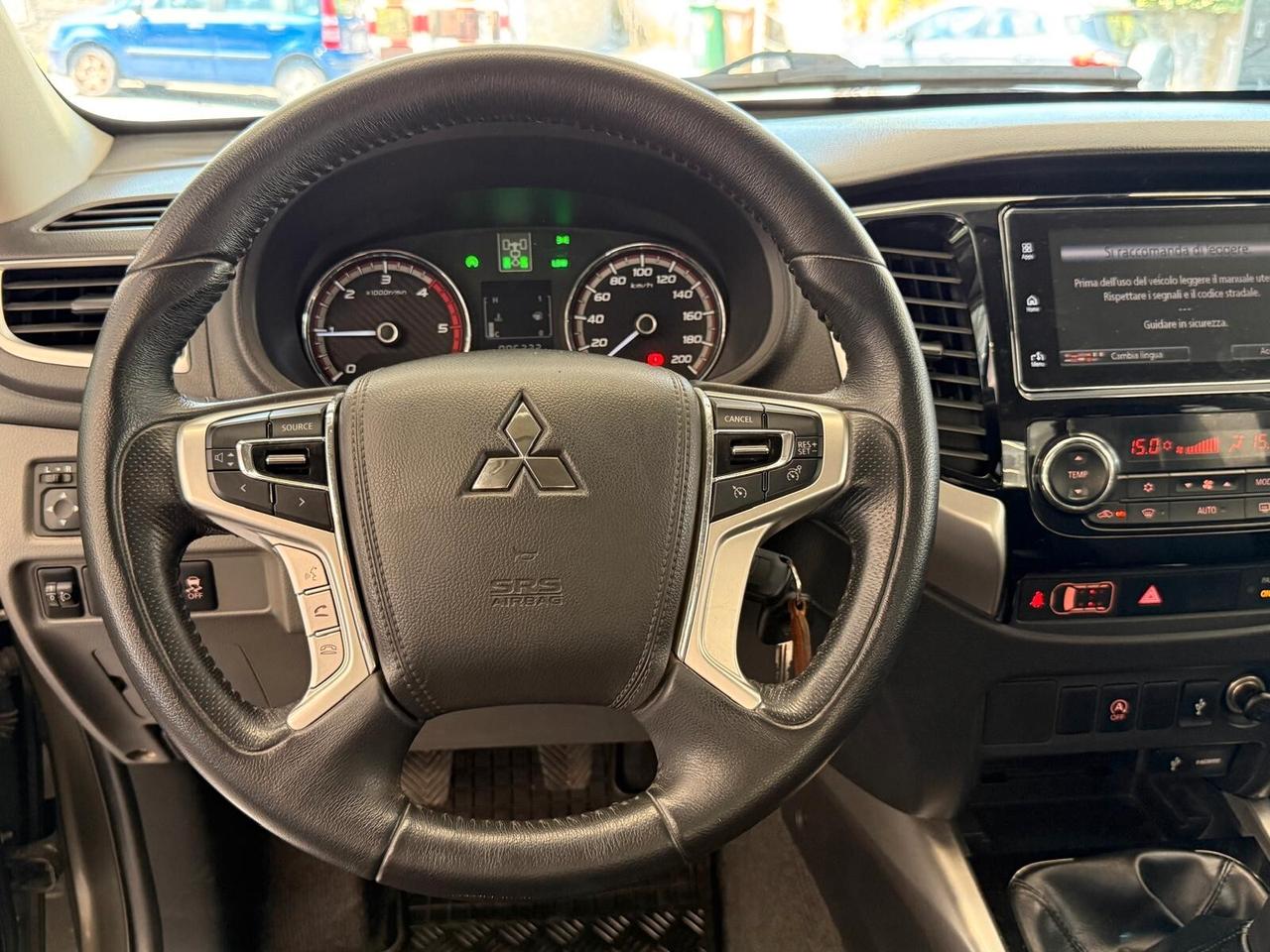 L200 ClubCab 2.4 DI-D 154cv Invite 4wd Super Select 6M