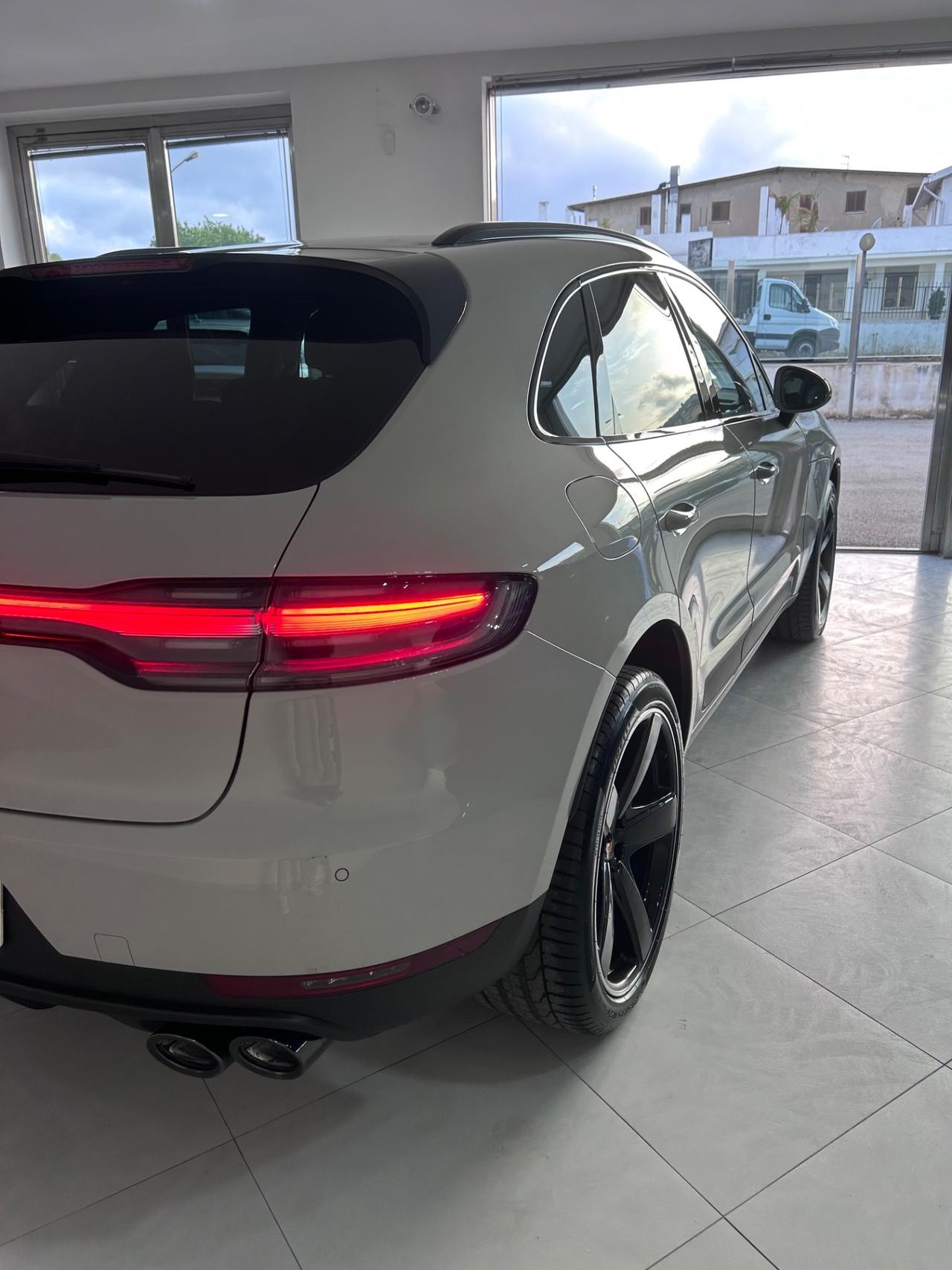 Porsche Macan 2.0 allestimento Full