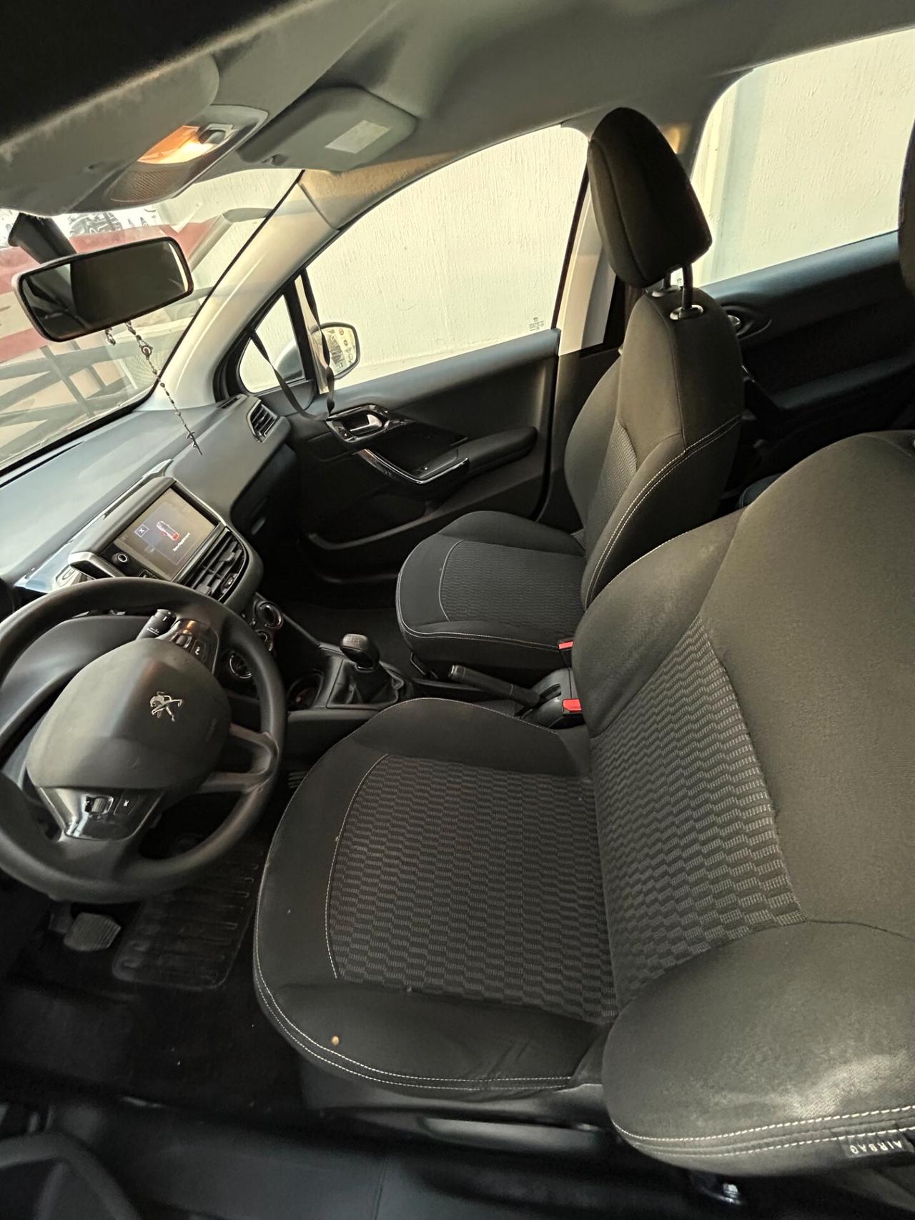 Peugeot 208 2017 1.6 DIESEL 75CV Allure LEGGI