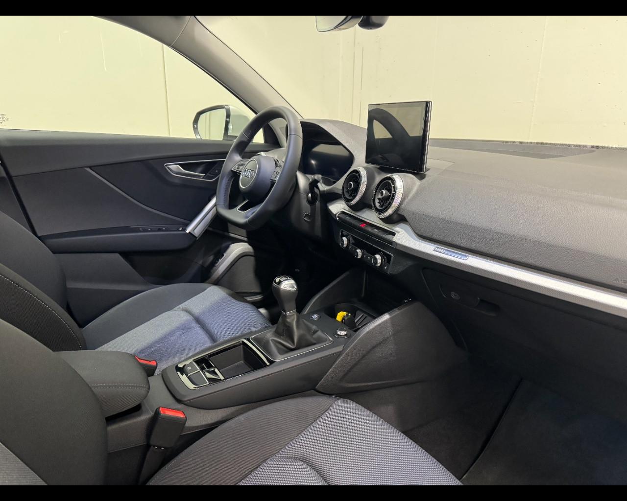 AUDI Q2 30 TFSI BUSINESS ADVANCED
