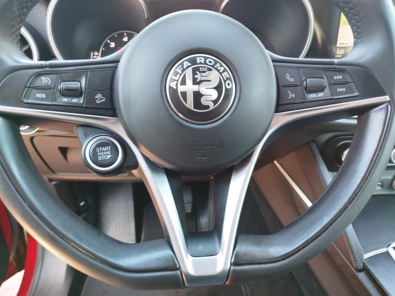 Stelvio 2.2 -180cv AT8 UNIPRO-CRONO TAGLIANDI- DISTRIBUZIONE FATTA-GARANZIA 12 MESI