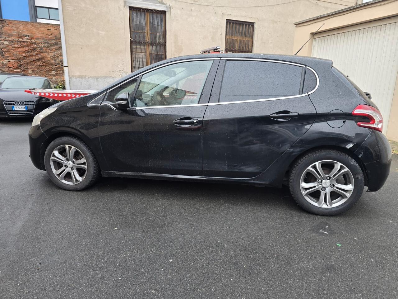 Peugeot 208 1.4 HDi 68 CV 5 porte Allure