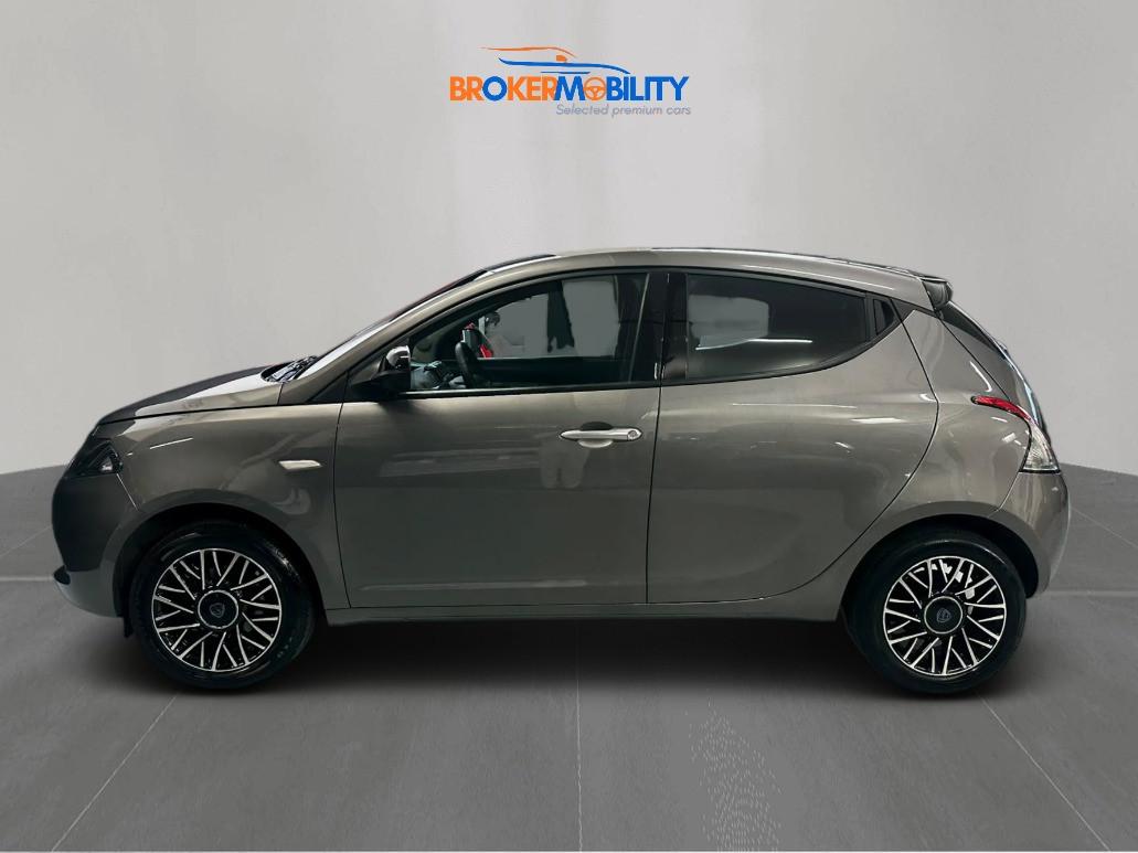 Lancia Ypsilon 1.0 FireFly 5 porte S&S Hybrid Platino