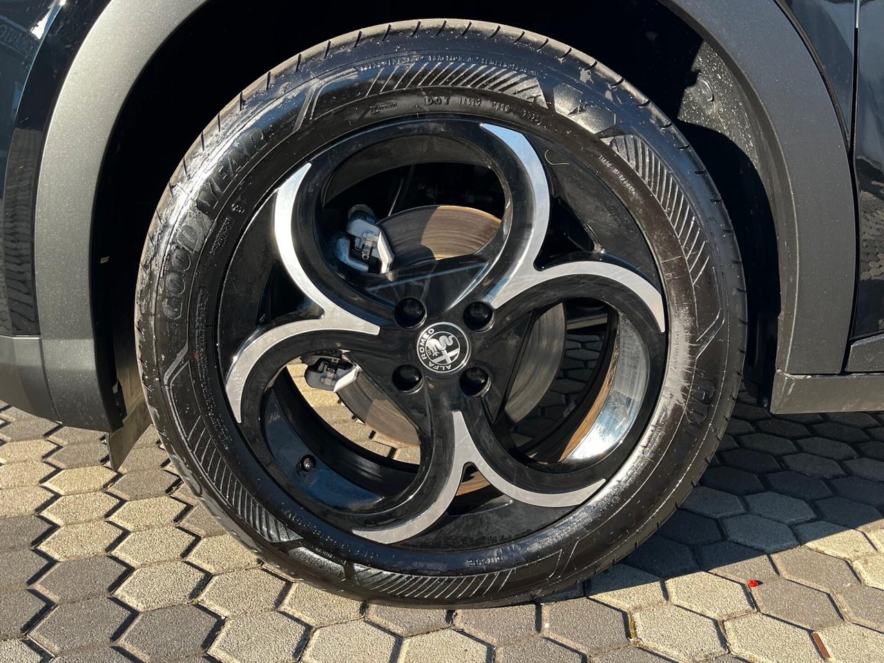 Alfa Romeo Junior Hybrid 145cv EDCT6 SPECIALE