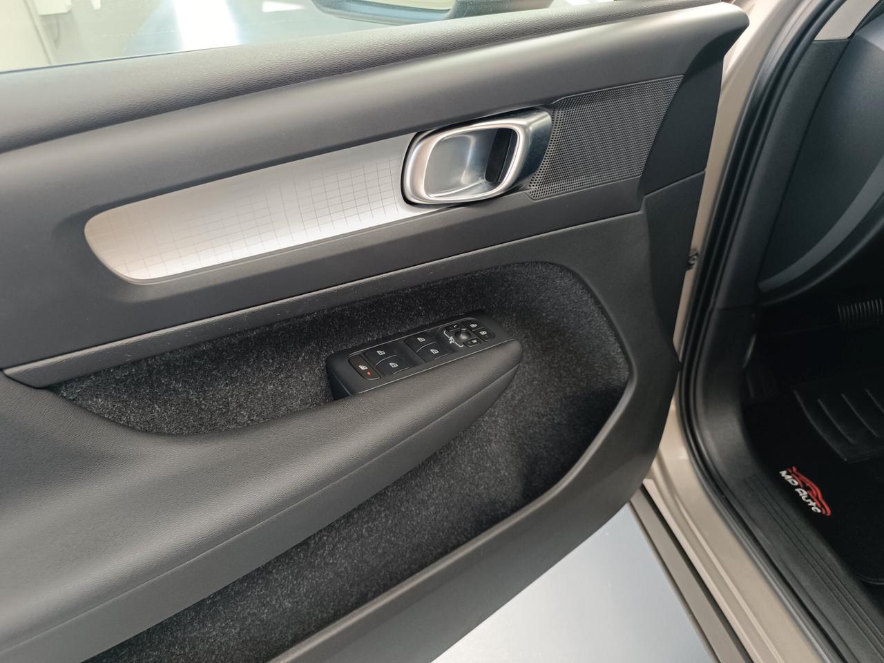 Volvo XC40 D3 AWD Geartronic Momentum Pro